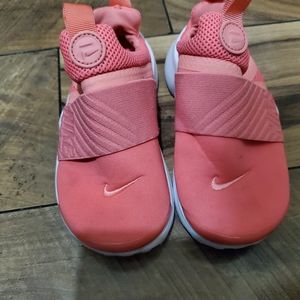 Toddler Pink Nike shoes